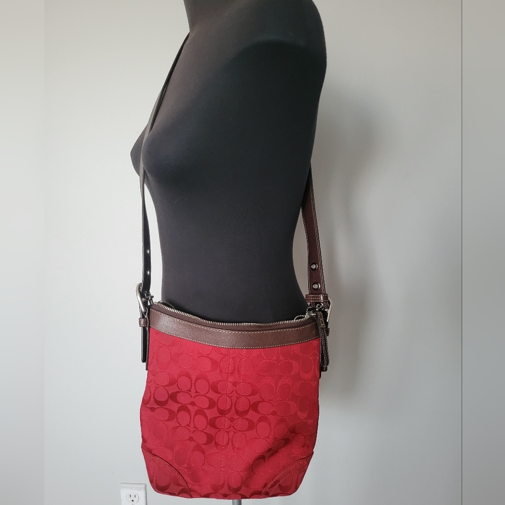 Coach crossbody purse medium size